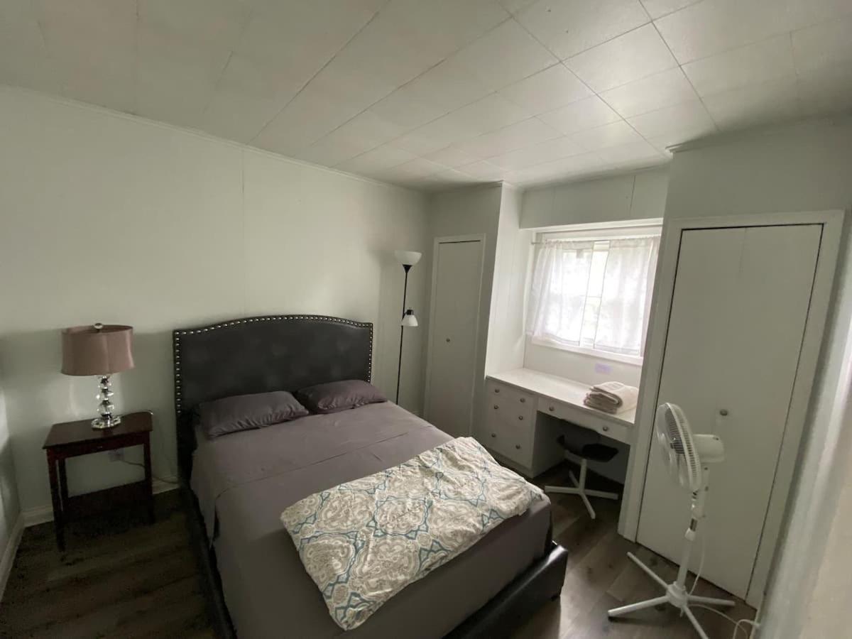 The Water Street Inn Greater Napanee ภายนอก รูปภาพ